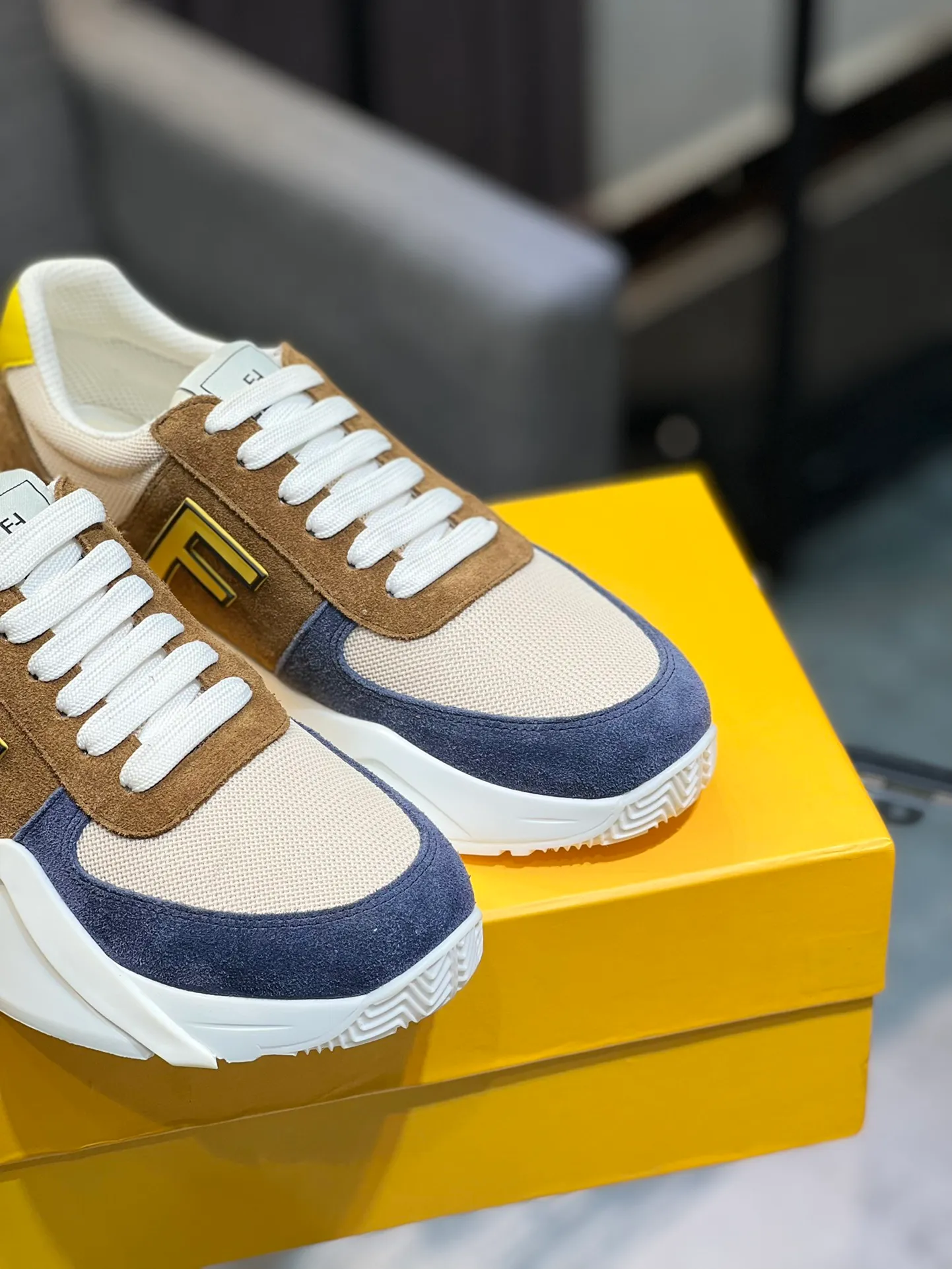 Men's shoes 💰540 FENDI men's fashionable casual shoes 👟Hot sale🔥 Official website 1:1 replica ⬆️Original quality - original leather - original breathable mesh lining original outsole 1:1 replica, code number 38-44 (45-46 customized)